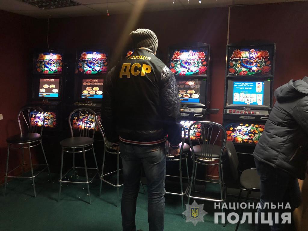 Національна поліція просить негайно повідомляти на лінію 102 про гральні заклади