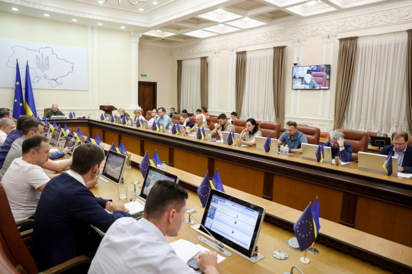 Денис Шмигаль: На період воєнного стану банки зможуть збільшувати ставку до 20% для нових кредитів